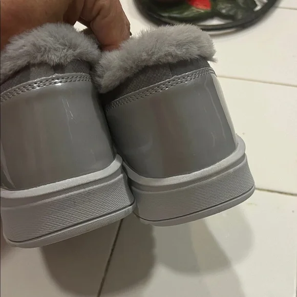 Bzees golden Gray Camouflage Fur-Lined washable slip on sneakers size 9.5 - Picture 4 of 7